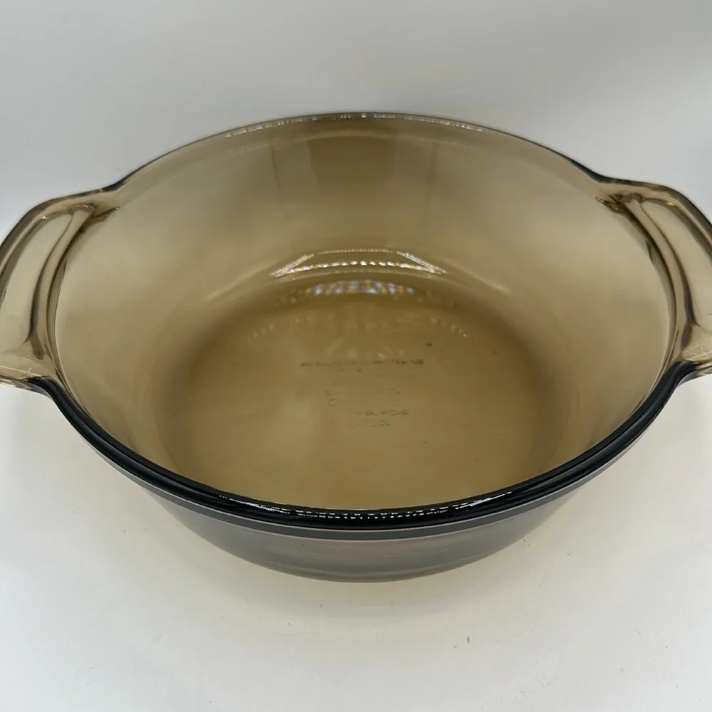 Anchor Ovenware vintage amber 2-quart casserole dish with cover